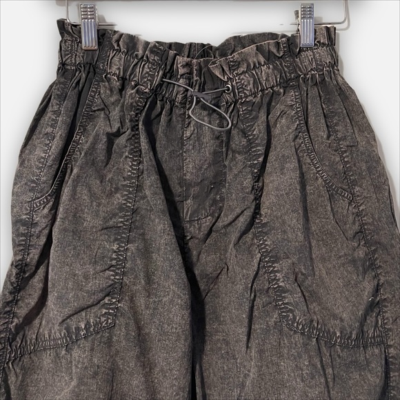 UO | Sloan Nylon Ultra-Baggy Ballon Pants - Picture 6 of 9